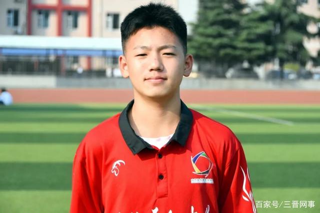 尼克·杨评论前冰球明星引发的穿衣争议